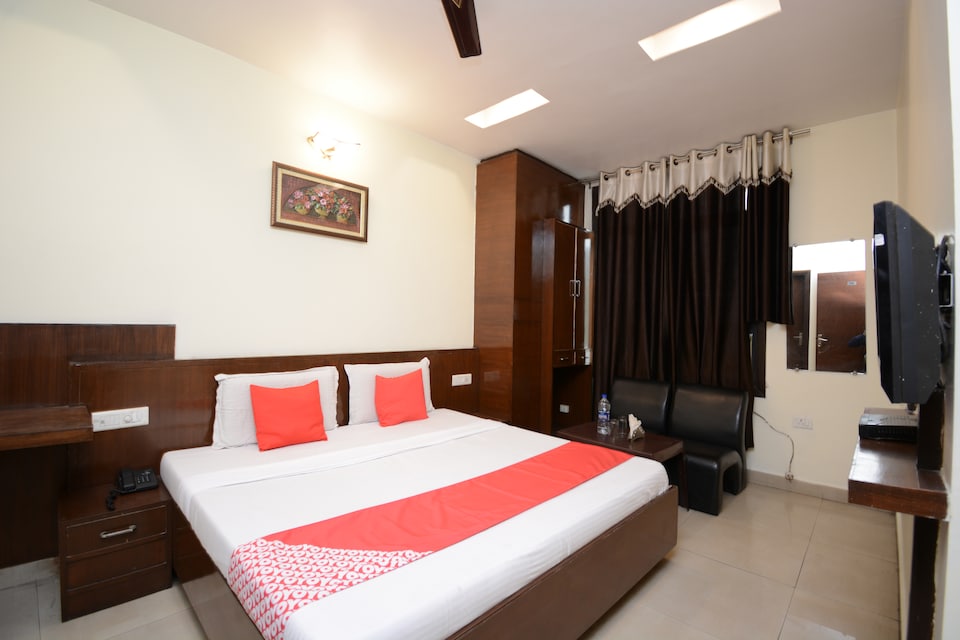 OYO 30419 CO Hotel, Pathankot, Pathankot