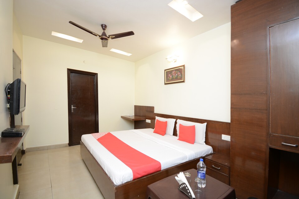 OYO 30419 CO Hotel, Pathankot, Pathankot