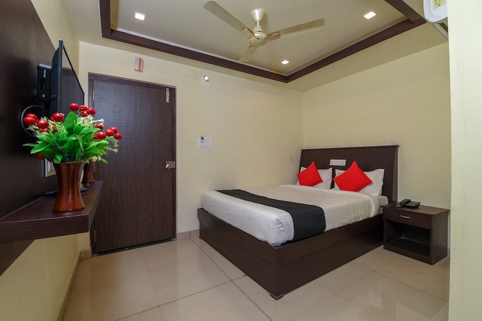 Capital O 30423 MNM PLAZA, Governorpet Vijayawada-II, Vijayawada