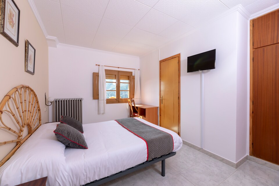 OYO Hostal Montserrat, Montseny, Montseny