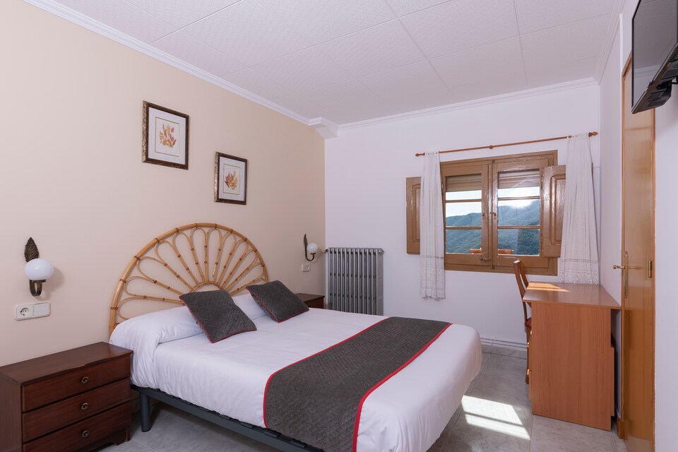 OYO Hostal Montserrat, Montseny, Montseny