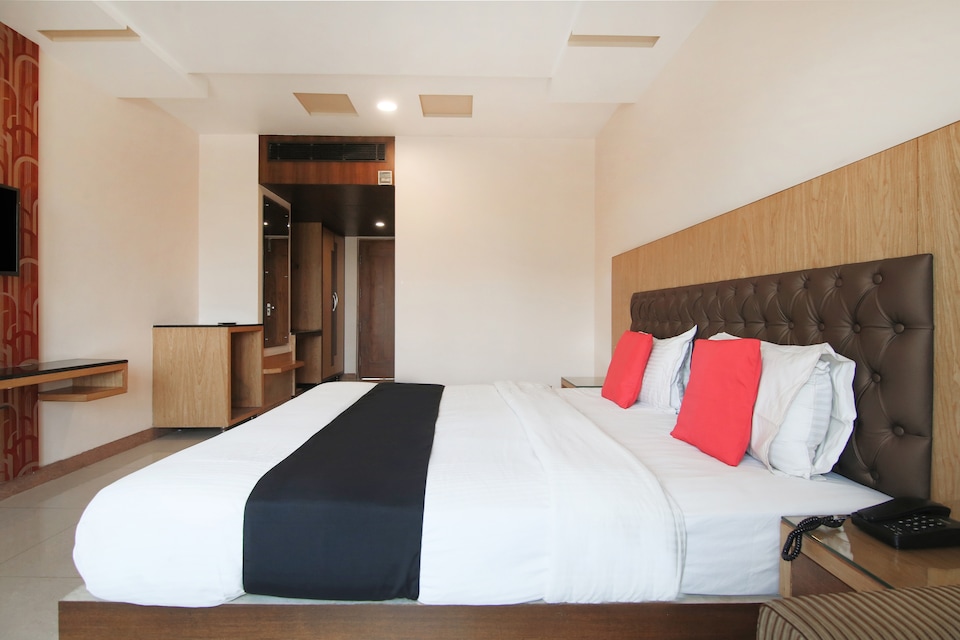 Capital O 30441 होटल दुर्गादा सिरी, Chitradurga, चित्रदुर्ग