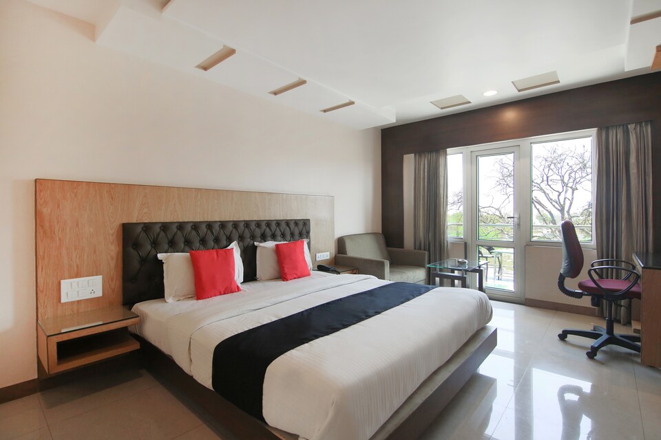 Capital O 30441 होटल दुर्गादा सिरी, Chitradurga, चित्रदुर्ग