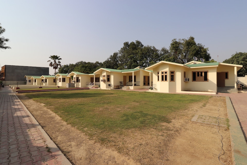 OYO 30450 Aamrapaali Water Park, Charbagh Lucknow, Lucknow