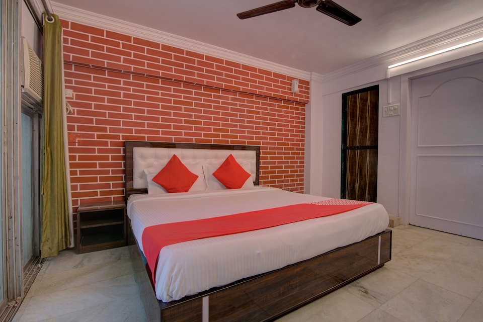 OYO 30463 Ashu Bini Hospitality Gokul Dham Film City, Mumbai BCEC, Mumbai