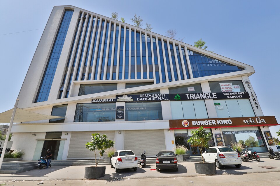OYO 30468 Hotel Rr, Chandkheda Ahmedabad, Ahmedabad