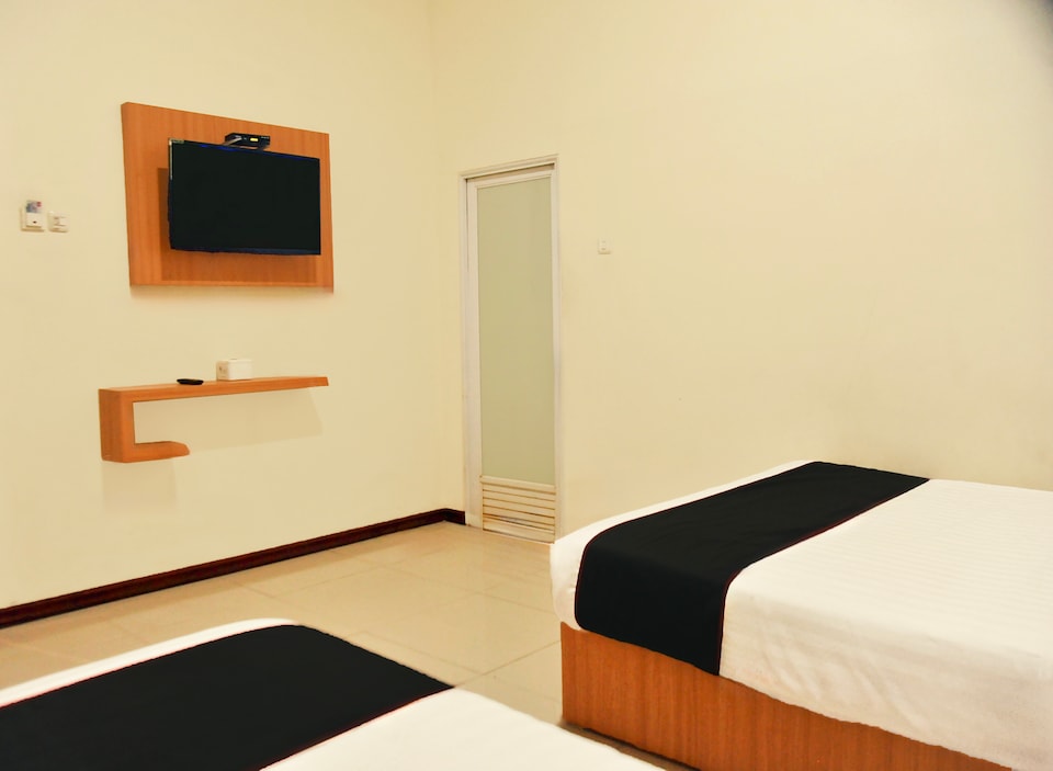 Hotel O Bukittinggi near Jam Gadang formerly Hotel Aedo, Bukittinggi, Bukittinggi