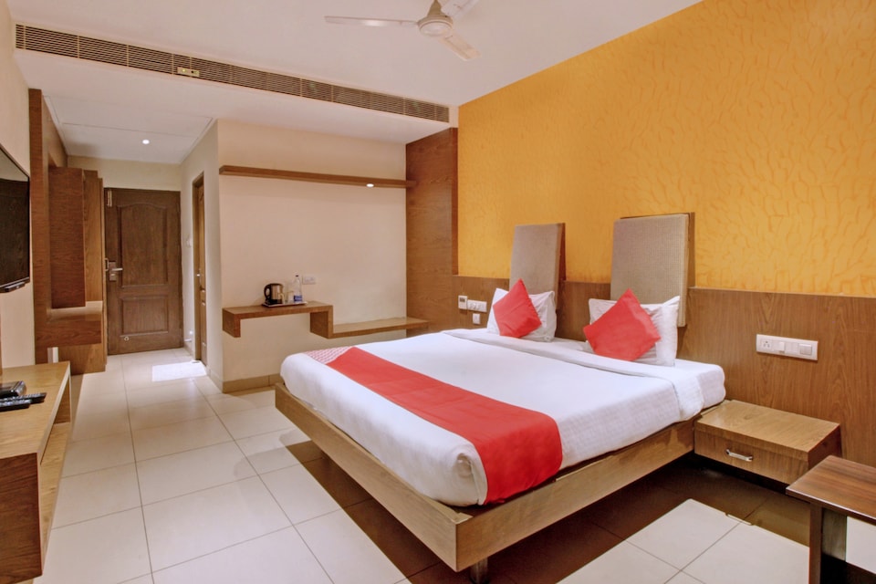 OYO 30493 Plaamirth Inn, Karur city, Karur