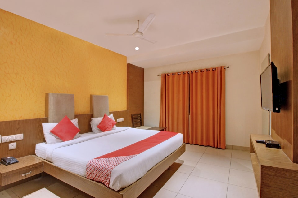 OYO 30493 Plaamirth Inn, Karur city, Karur