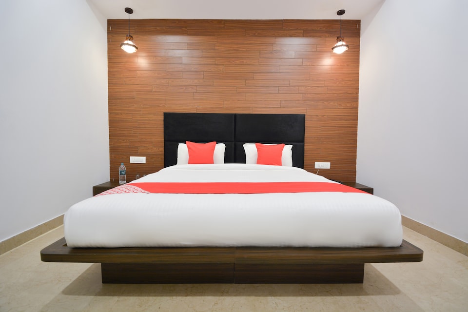 Collection O O 30508 Hotel Four Seasons, Golden Temple Road Amritsar, Amritsar