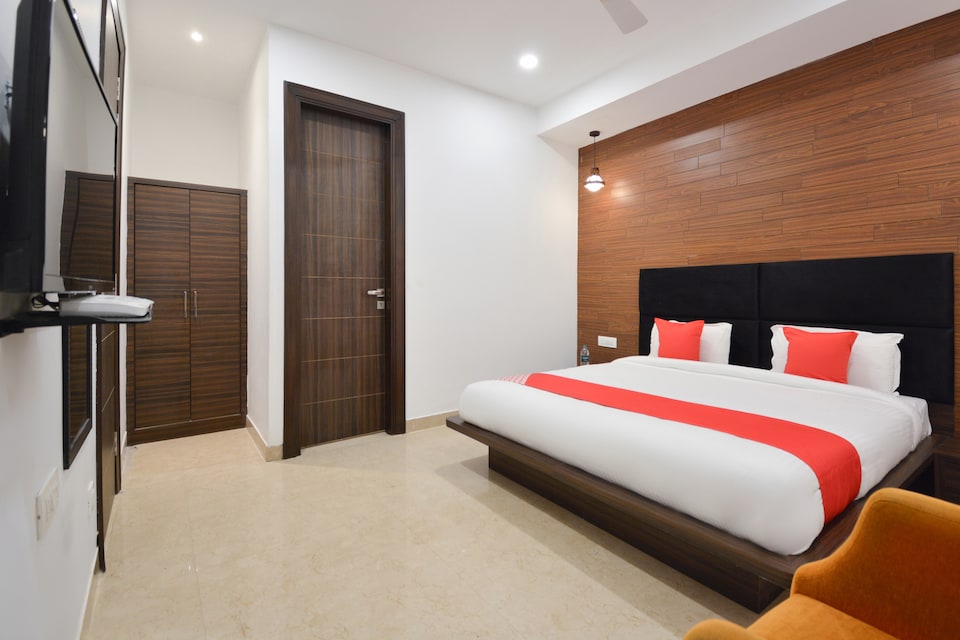 Collection O O 30508 Hotel Four Seasons, Golden Temple Road Amritsar, Amritsar