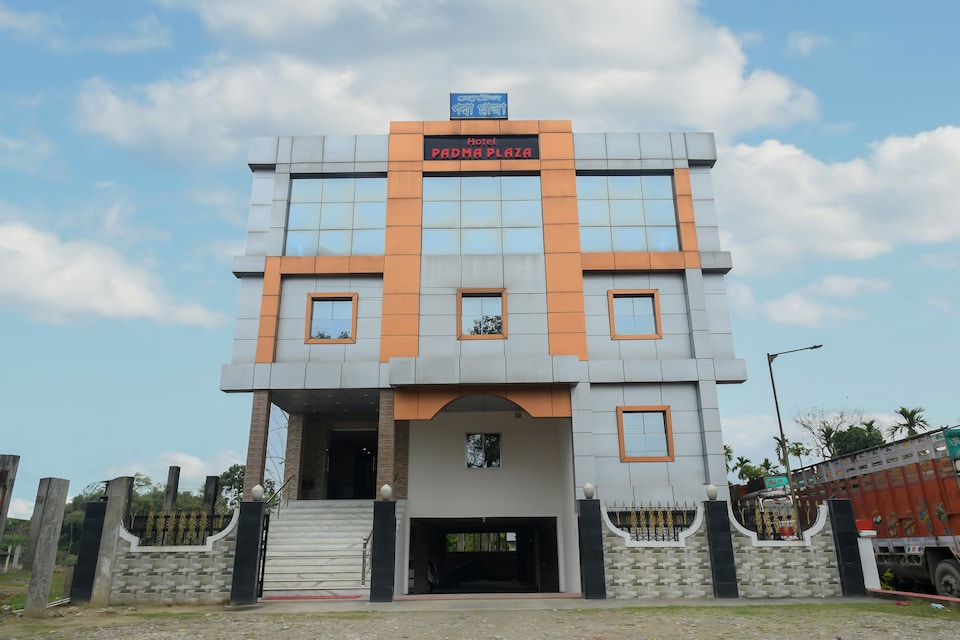 OYO 30521 Hotel Padma Plaza, Silapathar, Silapathar