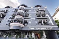 OYO Townhouse 124 Srm