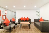 OYO Townhouse 124 Srm