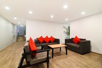 OYO Townhouse 124 Srm