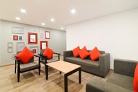 OYO Townhouse 124 Srm