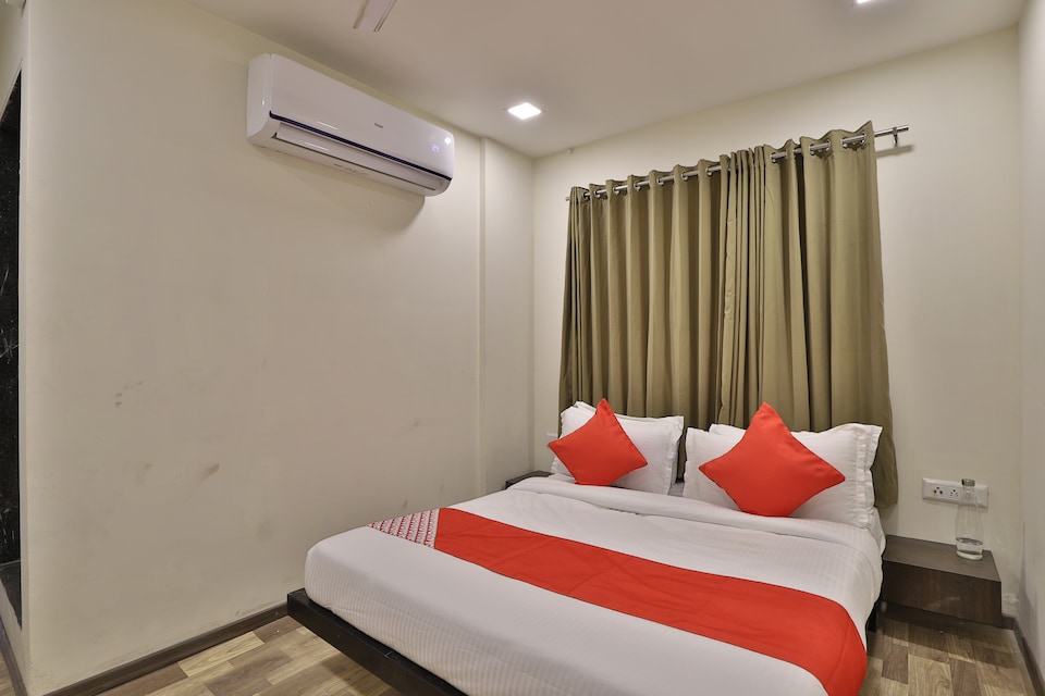 OYO Flagship 30564 Ripple Mall, Airport Surat, Surat