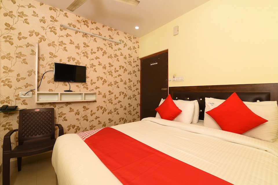 OYO 30568 B Square Inn, MVP Colony Visakhapatnam, Visakhapatnam