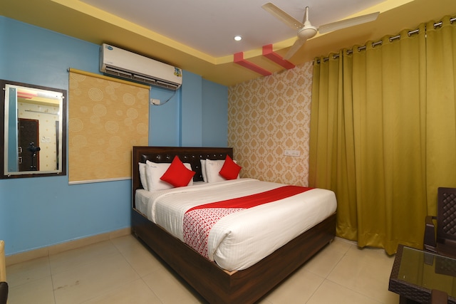 OYO 30568 B Square Inn