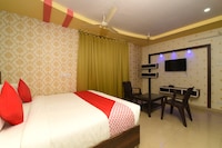 OYO 30568 B Square Inn