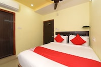 OYO 30568 B Square Inn