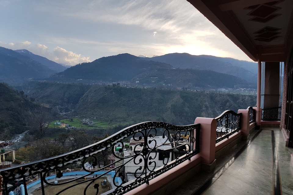 OYO 30576 Satyam Regency, Chamba Chamba, Chamba