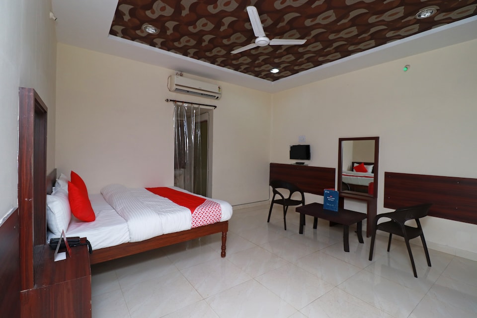 OYO 30587 Ajooba Park, Airport Road - Raipur, Raipur