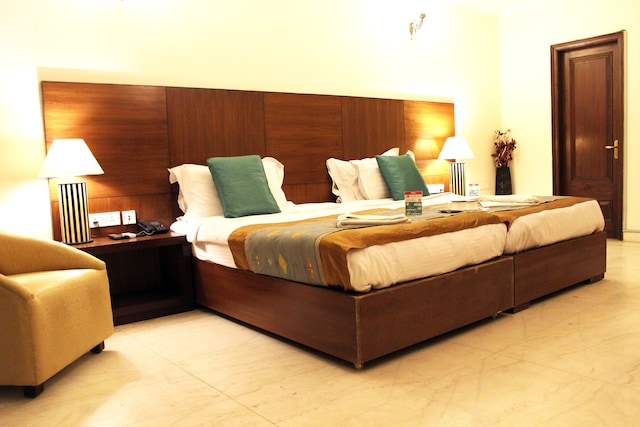 OYO Hotel Residence Phase 3 Near Aravali Biodiversity Park