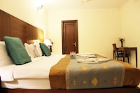 OYO Hotel Residence Phase 3 Near Aravali Biodiversity Park
