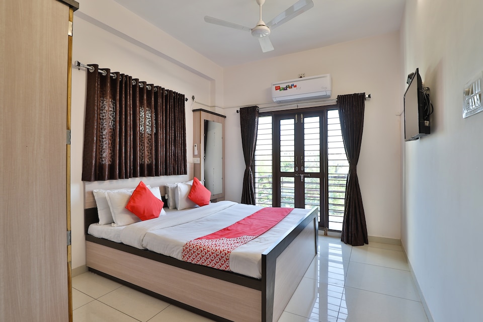 OYO 30644 Ami Residency, Makarpura, Vadodara