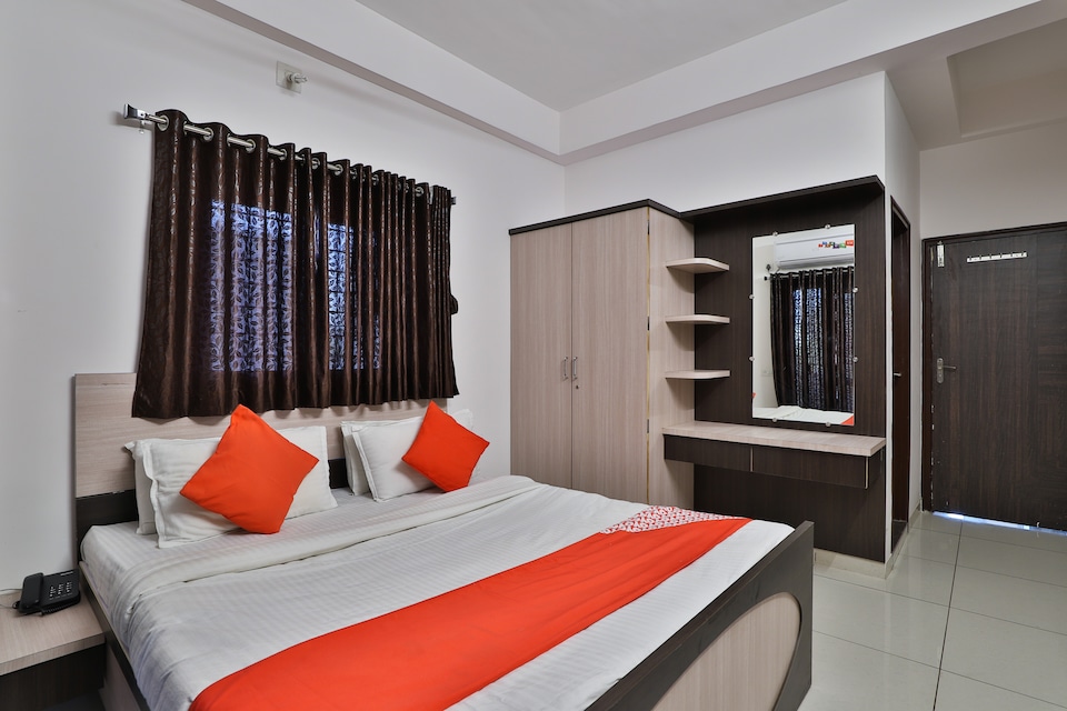 OYO 30644 Ami Residency, Makarpura, Vadodara