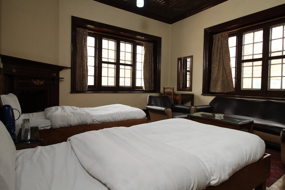 OYO Hotel Akbar Residency, Dalgate Srinagar, Srinagar