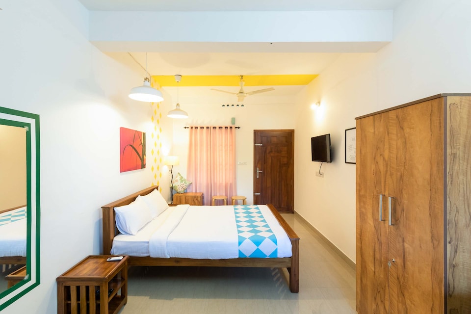 OYO 30658 Designer Studio Vazhakkala, Edapally Kochi, Kochi