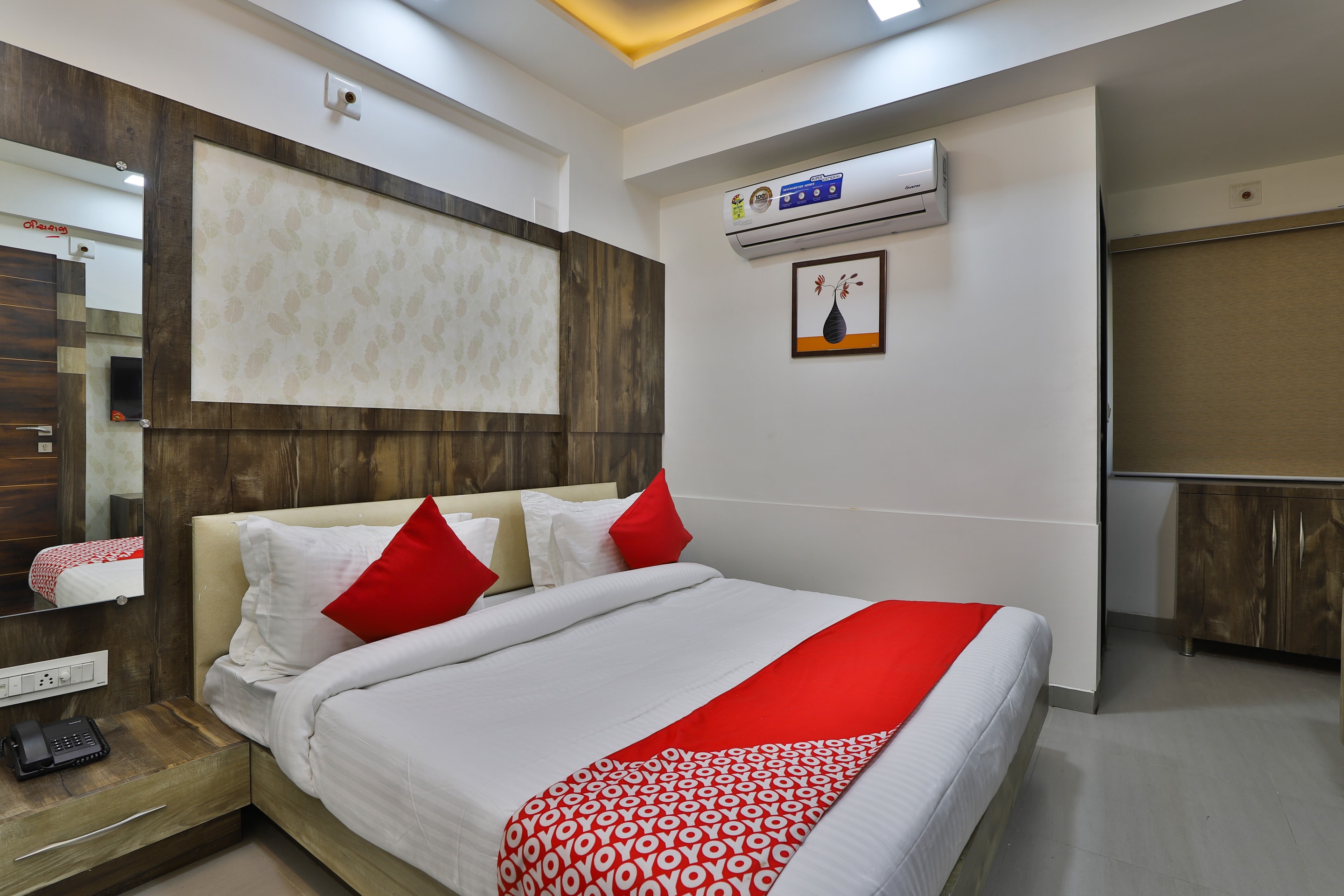 Hotel Krishna Palace,,2 star