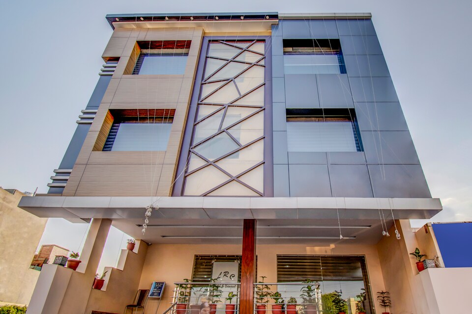 Capital O 30699 Lrc Hotel And Banquet, Zirakpur, Zirakpur