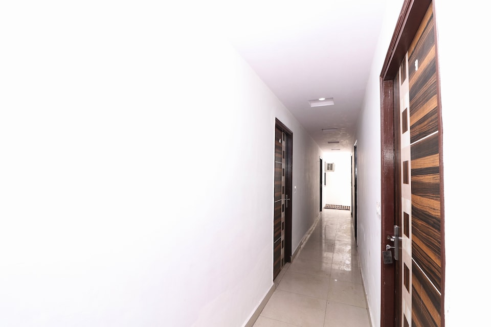 Hotel O Four Season Inn, Corporate Complex, Agra