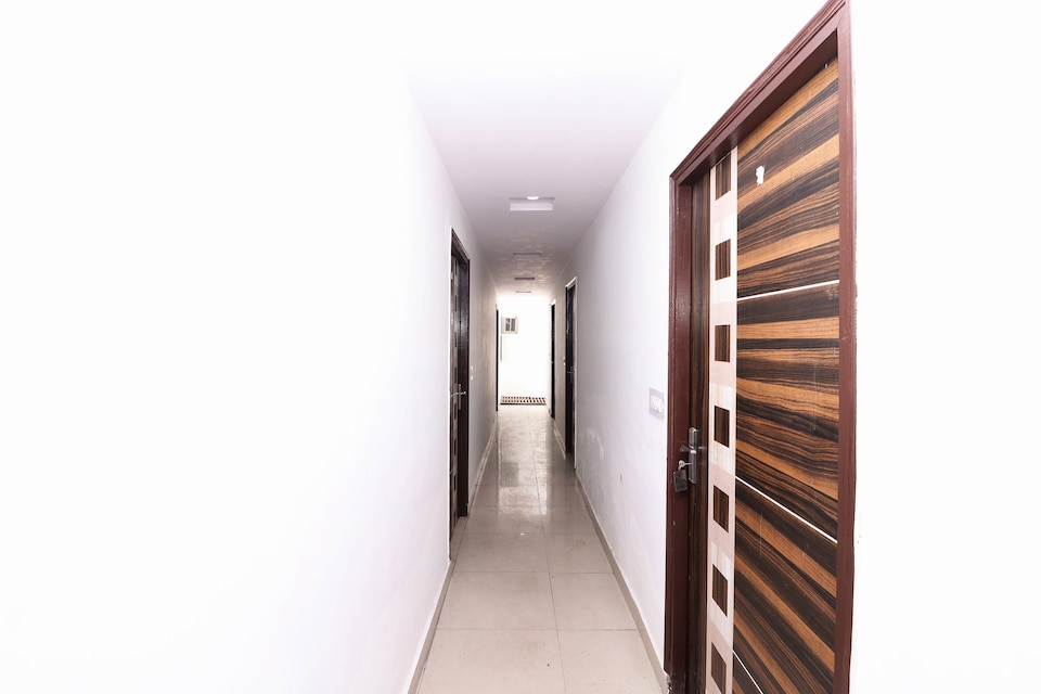 Hotel O Four Season Inn, Corporate Complex, Agra