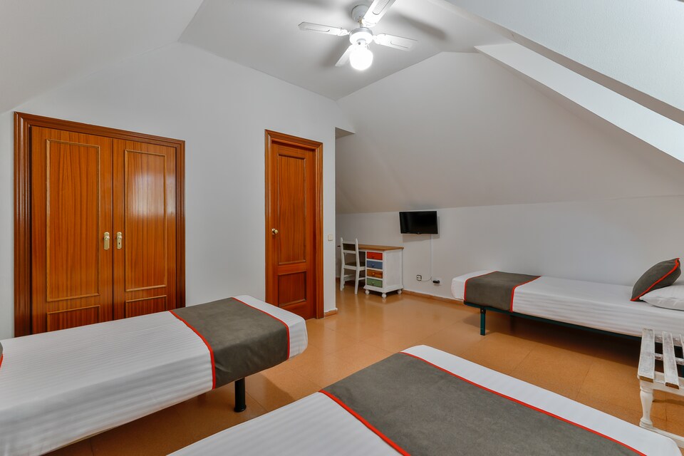 OYO Hostal El Pilar, Villacastin, Villacastin