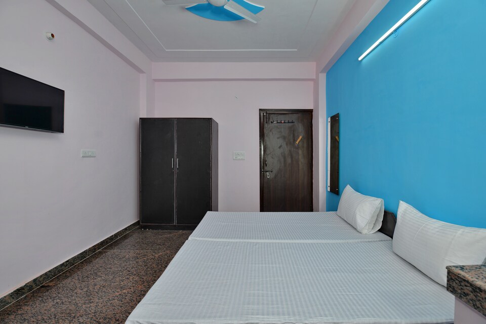 OYO LIFE GRG1300 Sector 18, HUDA CENTRE 1, Gurgaon
