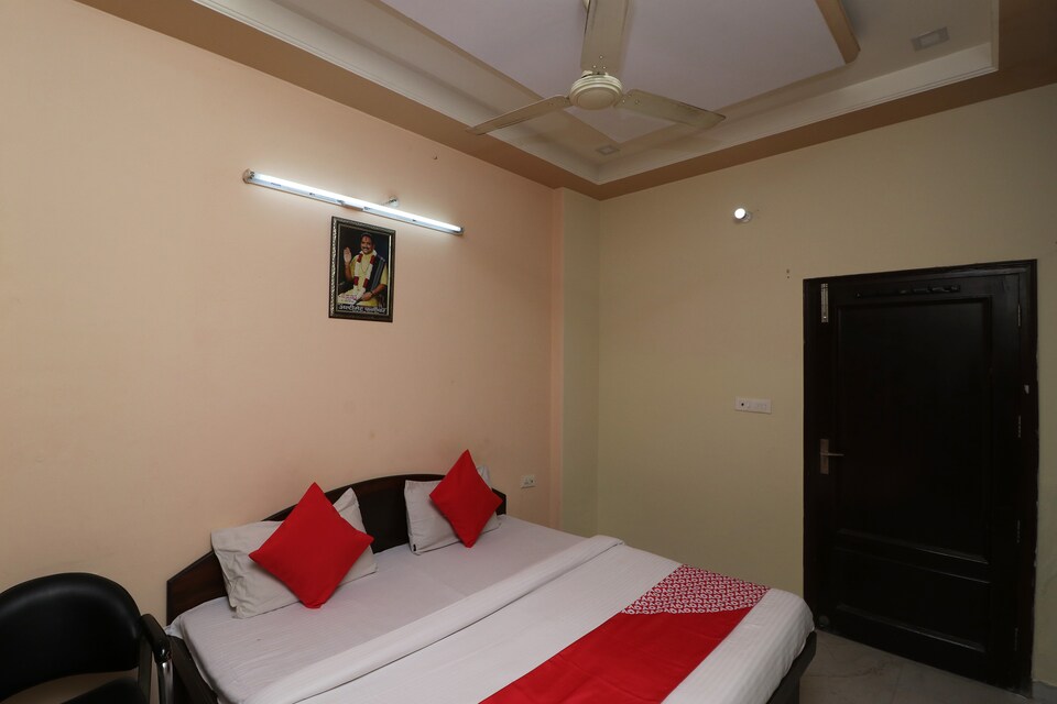 OYO 30740 Hotel Gurudham Vrindavan, Prem Mandir Vrindavan, Vrindavan