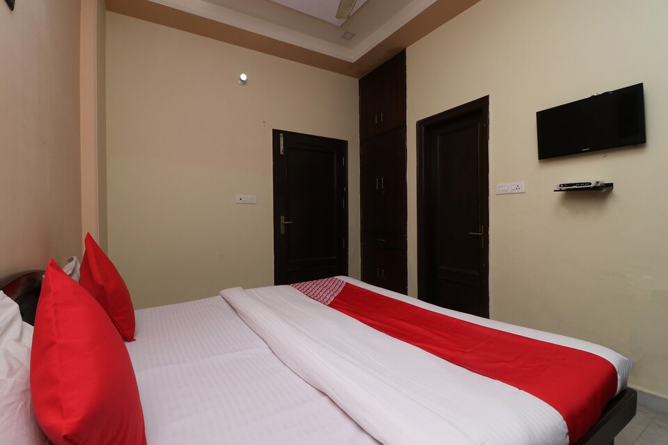 OYO 30740 Hotel Gurudham Vrindavan, Prem Mandir Vrindavan, Vrindavan
