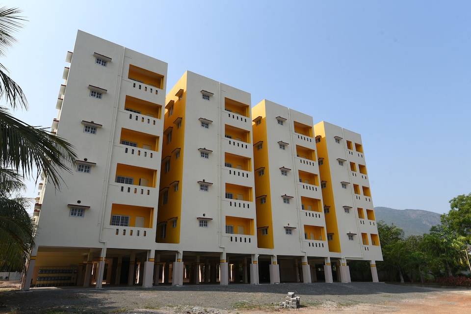 OYO 30741 The Purple Stay, Srikakulam, Srikakulam