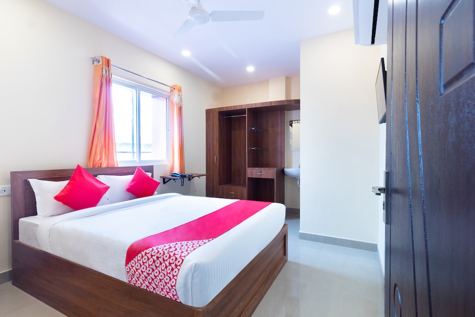 Hotel O The  Gate, Begumpet-II, Hyderabad