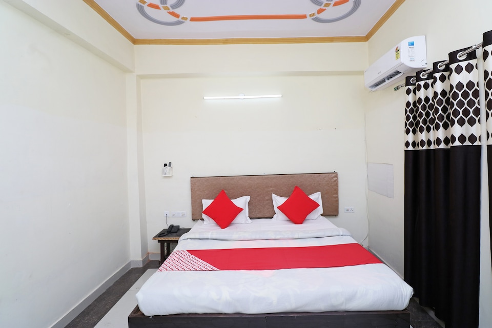 OYO 30759 Taj Path, Fatehabad Road, Agra