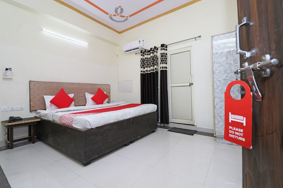 OYO 30759 Taj Path, Fatehabad Road, Agra
