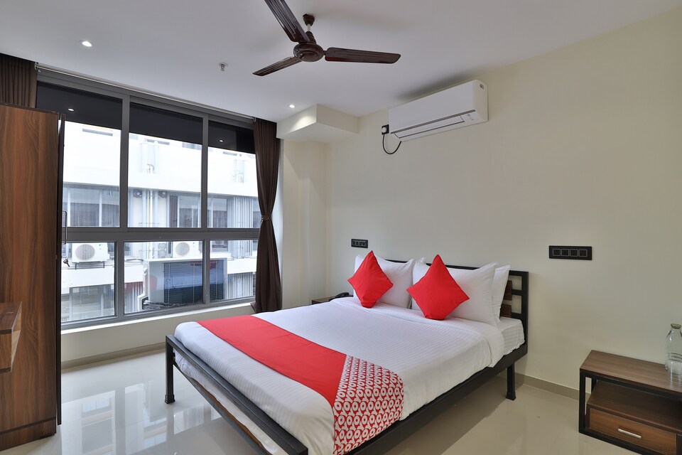 OYO Flagship 30762 Vivanna Phoenix Tower, Airport Surat, Surat