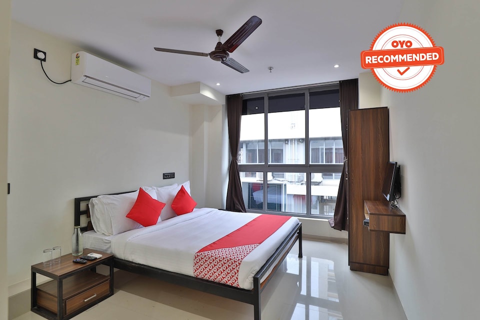 OYO Flagship 30762 Vivanna Phoenix Tower, Airport Surat, Surat