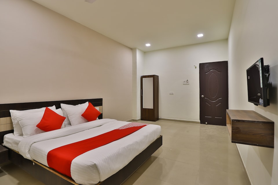 Flagship 30791 Hotel Shagun Canal Rd, Airport Surat, Surat