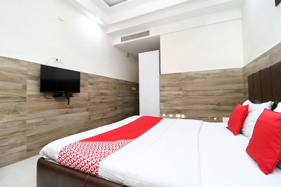 OYO 30848 Hotel Signature, Ferozepur, Ferozepur