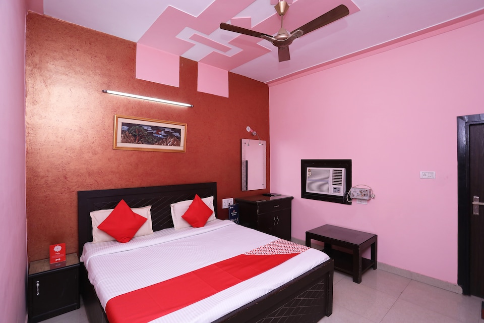 OYO 30867 Hotel Tourists Bar & Resturant, Corporate Complex, Agra